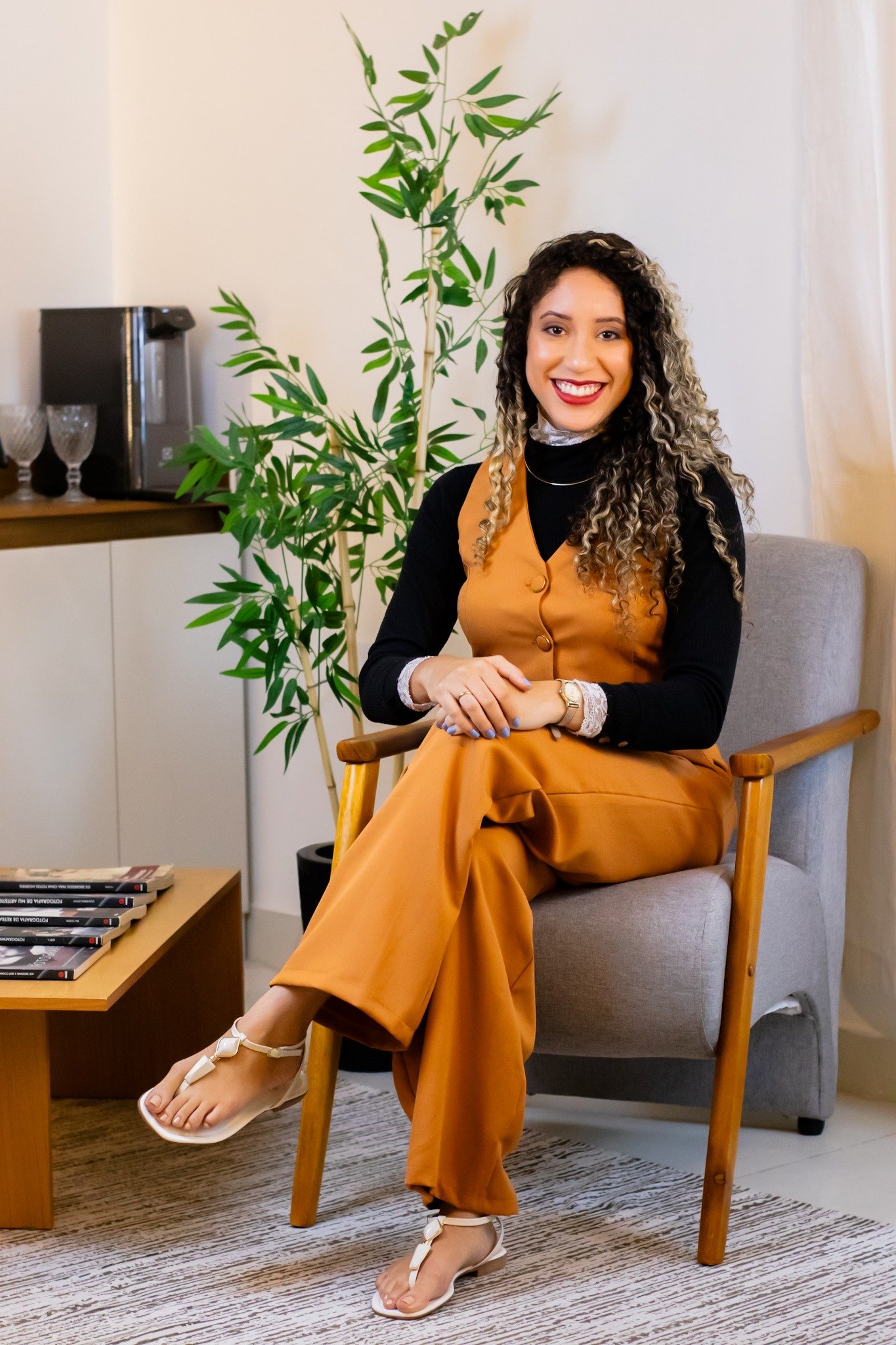 Naomi Ísis Santos De Souza em ambiente profissional